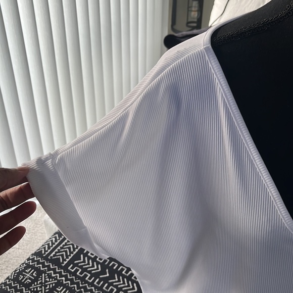 Boohoo | Deep V-Neck Ribbed Tee - Picture 3 of 6